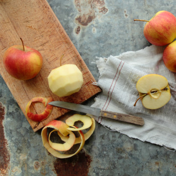 Astuces anti-gaspi : ce que vous pouvez faire avec les épluchures de pommes